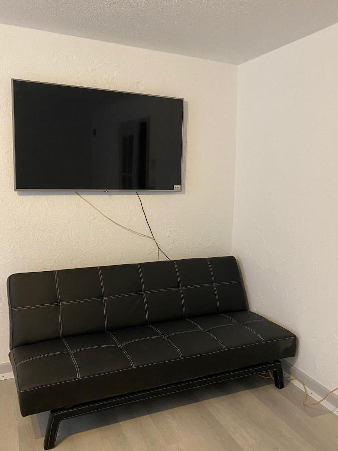 Private Studio Apartment In 브렘가르텐 외부 사진