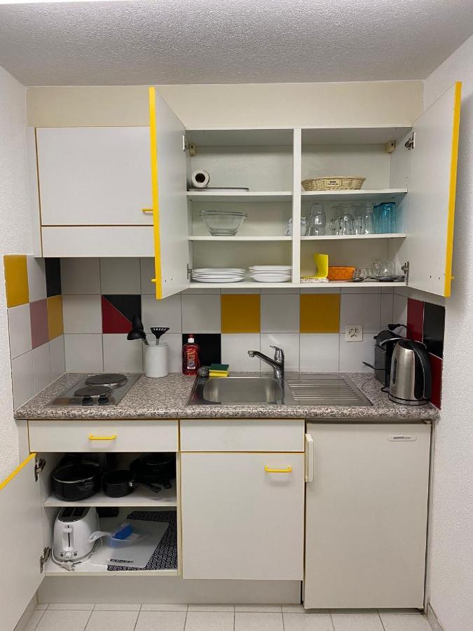 Private Studio Apartment In 브렘가르텐 외부 사진