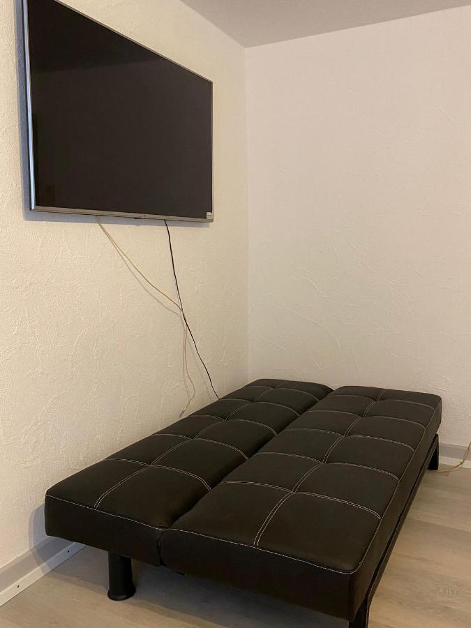 Private Studio Apartment In 브렘가르텐 외부 사진